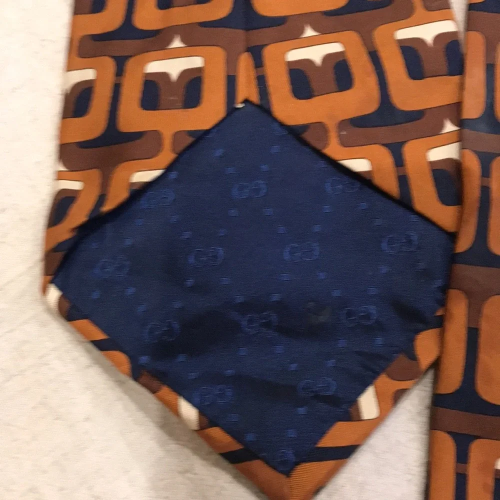 Rare Vintage Gucci Wide Silk Tie in Retro Pattern - Picture 2 of 13